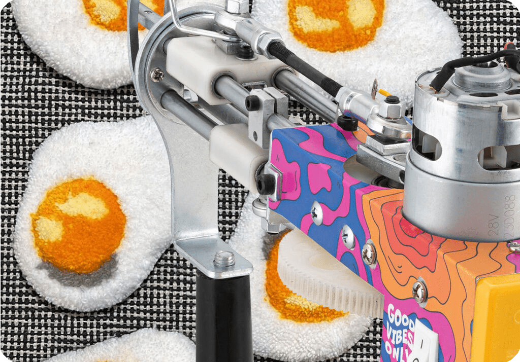 Tufting Machines, Tufting Cloth & Frames, tout ce dont vous avez besoin pour le tufting de tapis. Rejoignez le jeu du tufting et bricolez vos propres tapis et objets d'art. Oui !